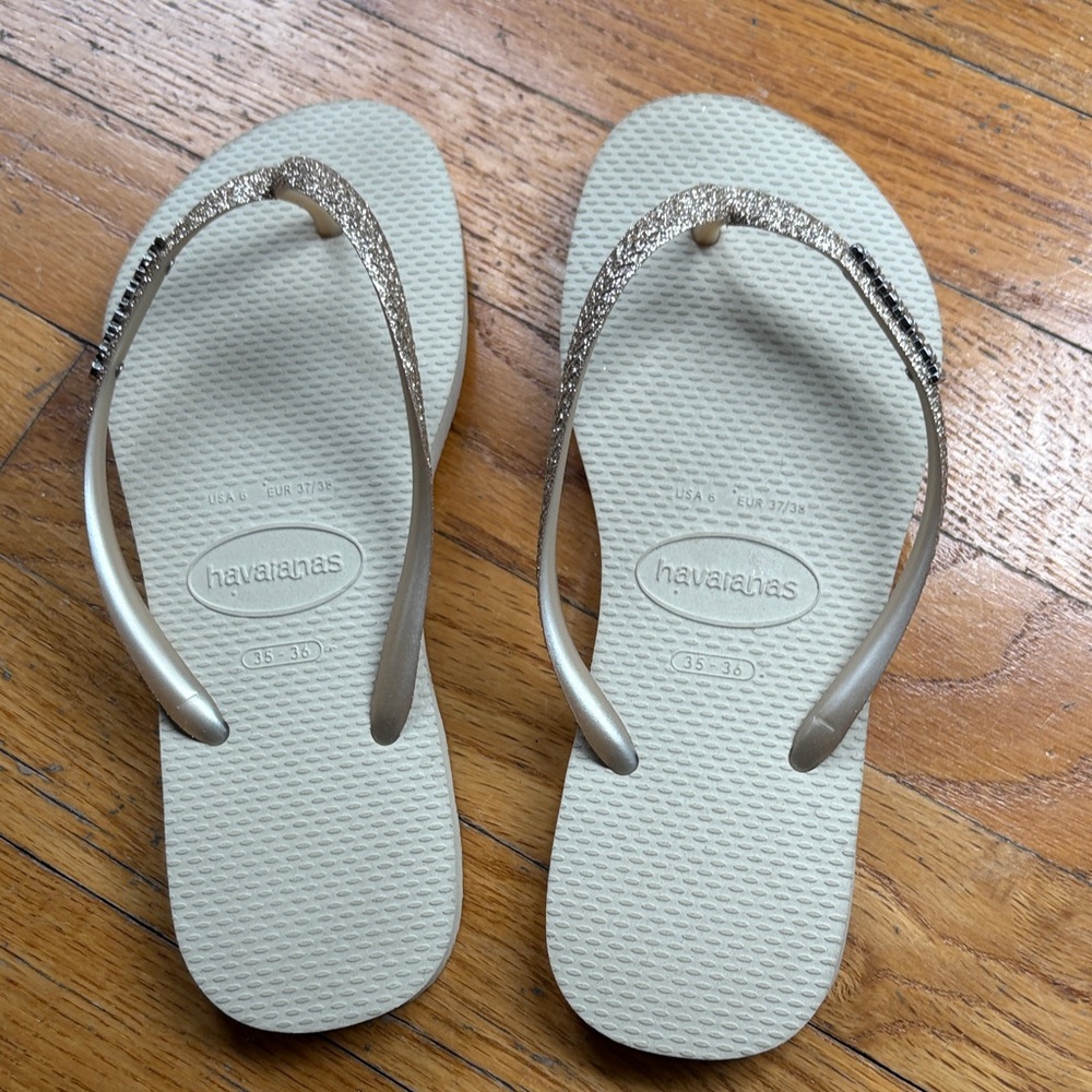Havaianas Women's Cream and Gold Sandals